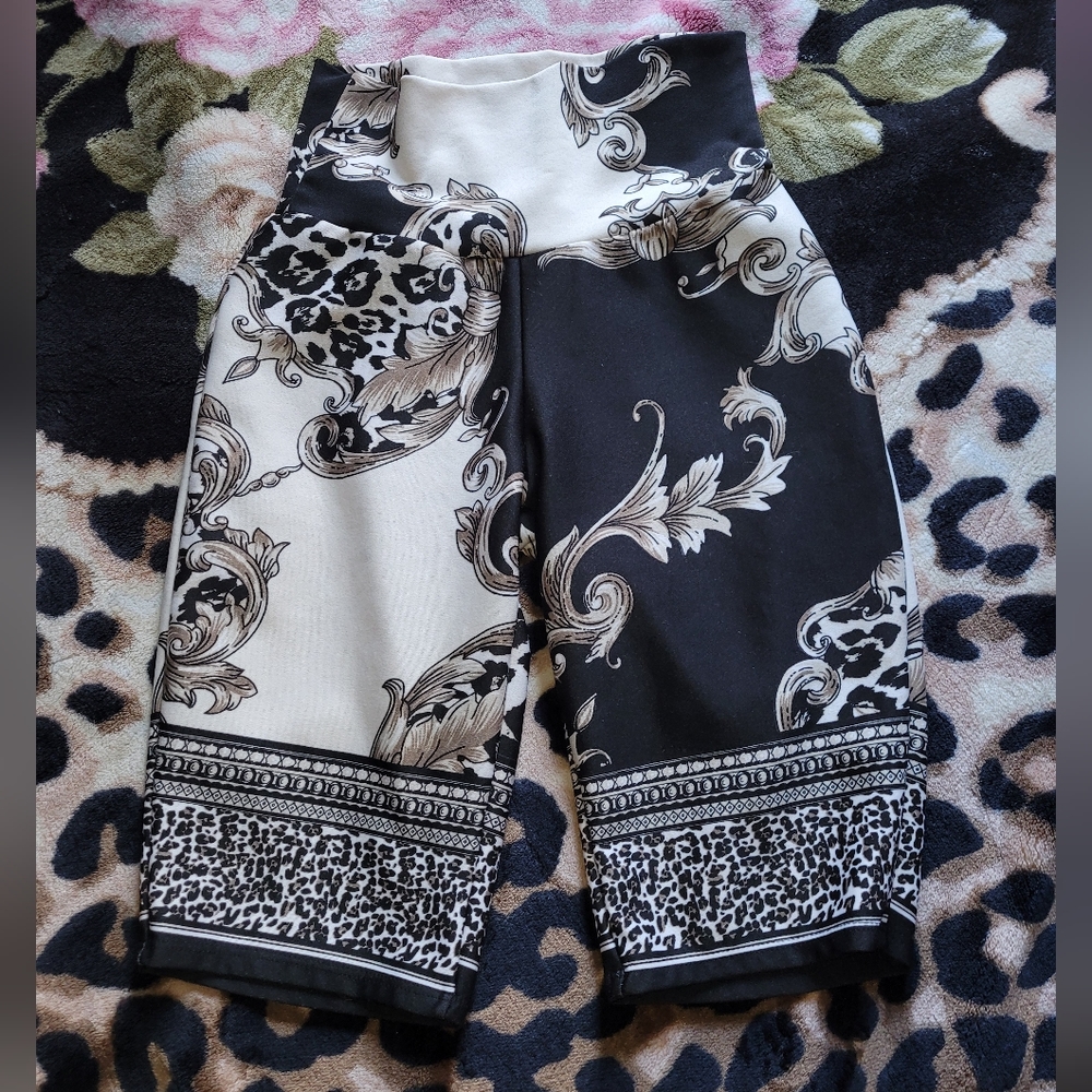 Baroque leopard print high-waisted biker shorts